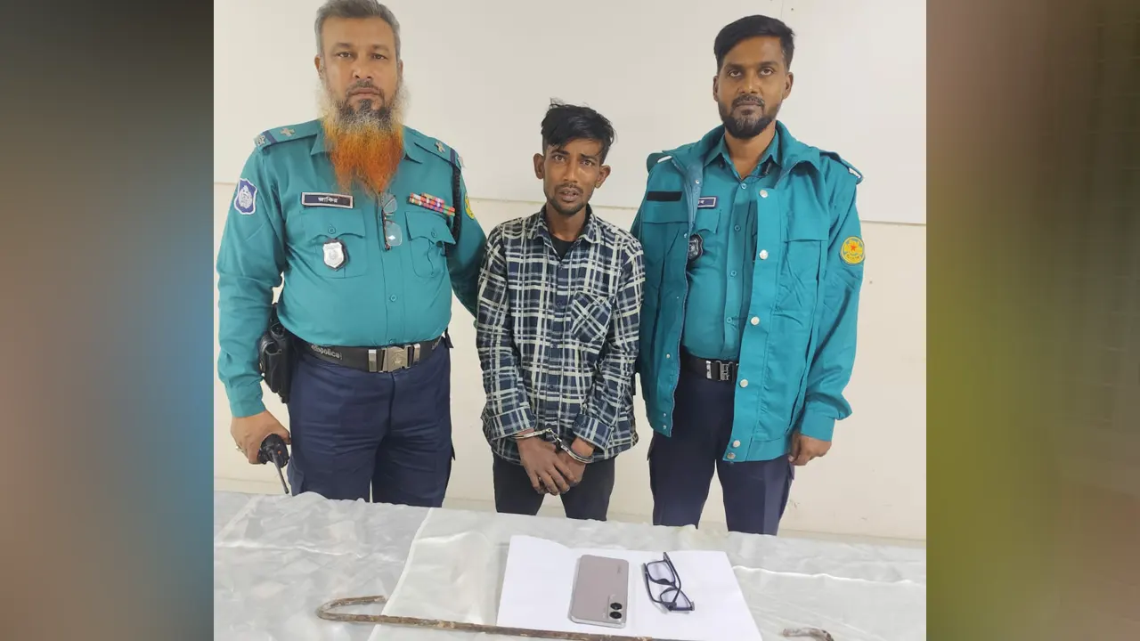 সেই বিচারকের মোবাইল ফোন ও চশমা উদ্ধার